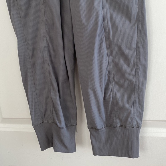 Lululemon Athletic women’s High Rise Gray Leggings Size 4 - Picture 4 of 8